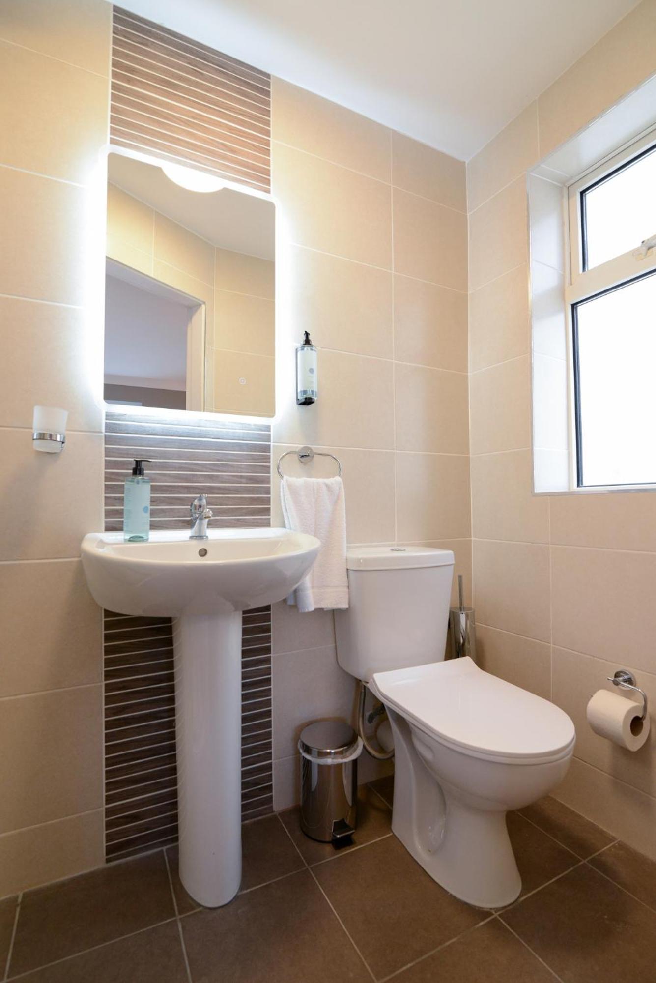 לינה וארוחת בוקר גלוואיי Urban Nest Townhouse מראה חיצוני תמונה
