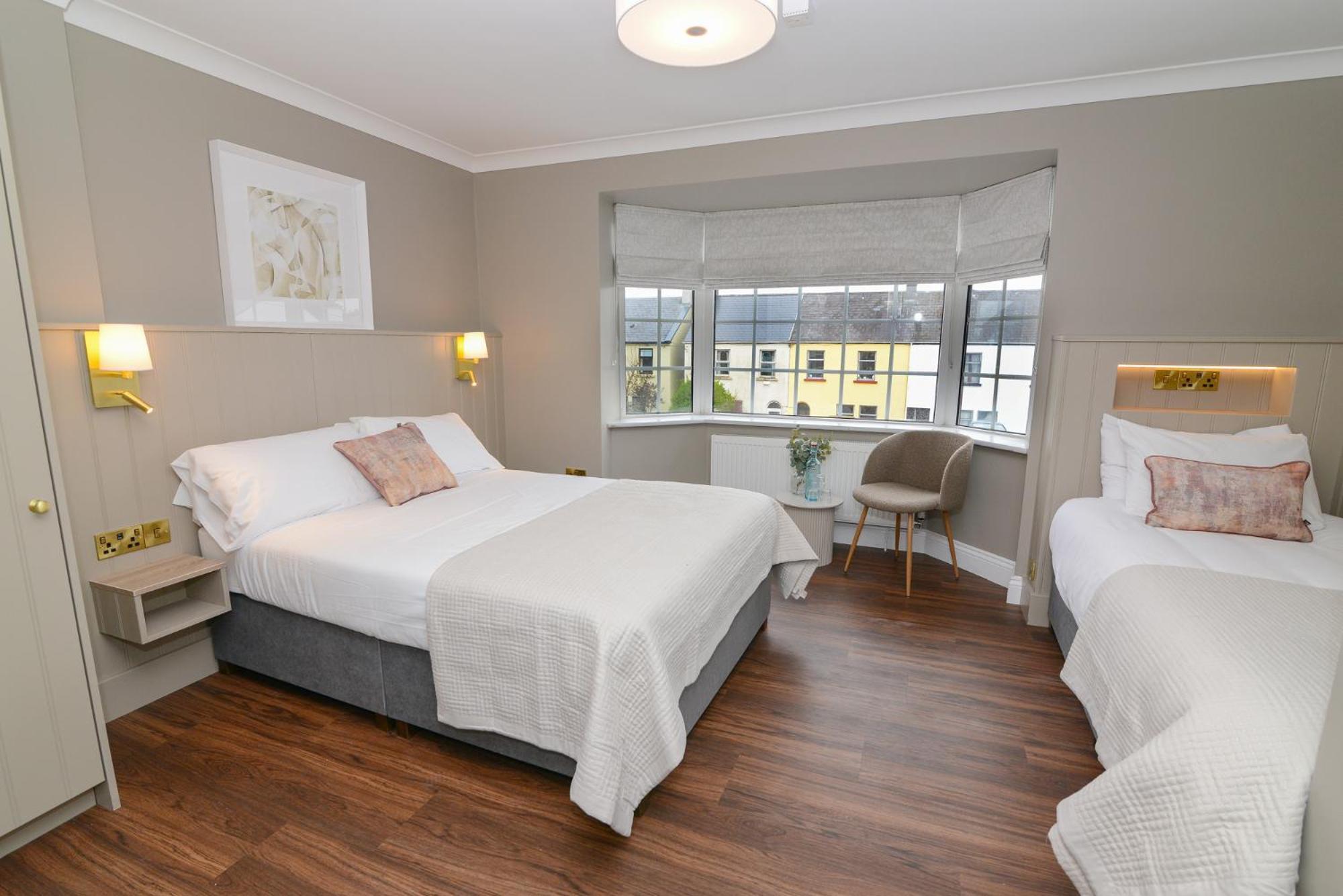 לינה וארוחת בוקר גלוואיי Urban Nest Townhouse מראה חיצוני תמונה